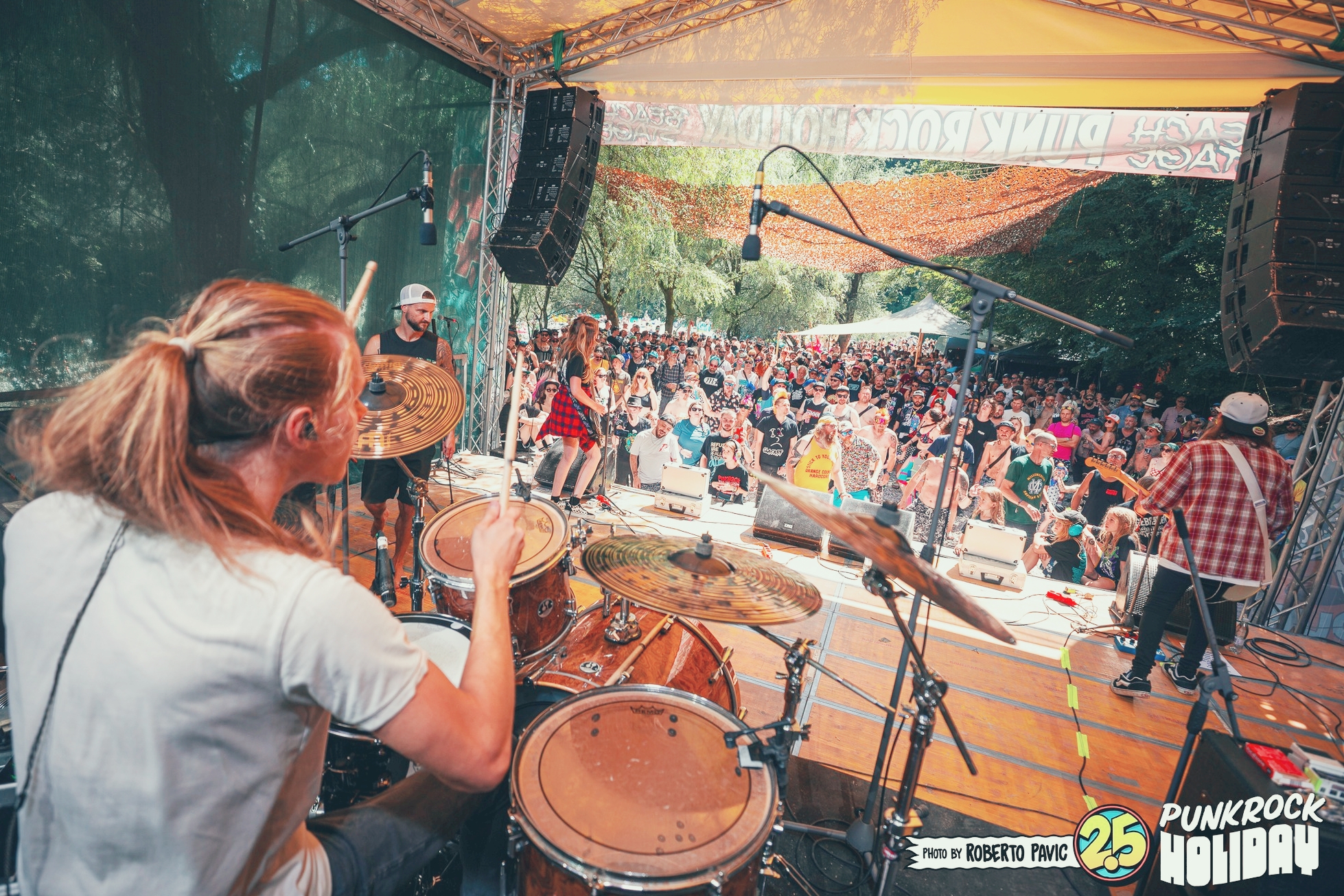 Slackrr performing at Punk Rock Holiday festival.