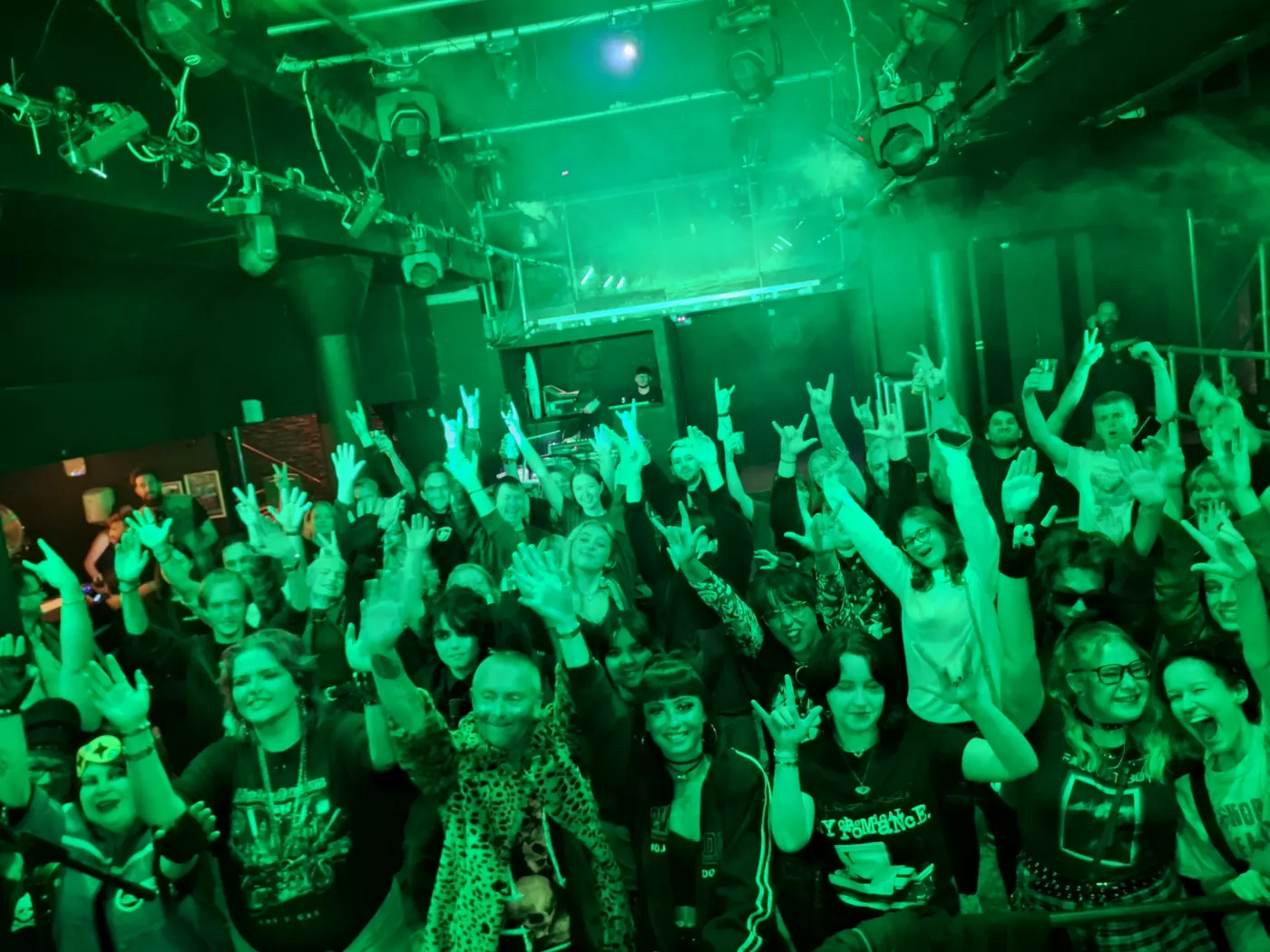 A crowd watching Slackrr